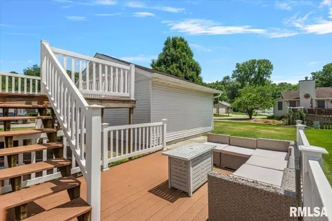 Exterior - 3028 Sutherland Rd, Springfield, IL 62702 photo 6 of 8