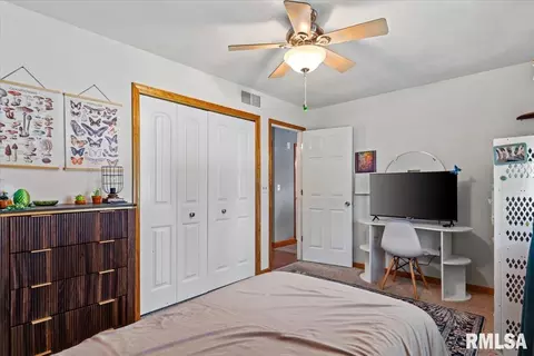 Bedroom - 3028 Sutherland Rd, Springfield, IL 62702 photo 2 of 8