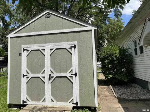 Exterior - 211 S Main St, Athens, IL 62613 photo 4 of 4
