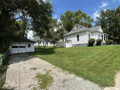 Exterior - 211 S Main St, Athens, IL 62613 photo 2 of 4