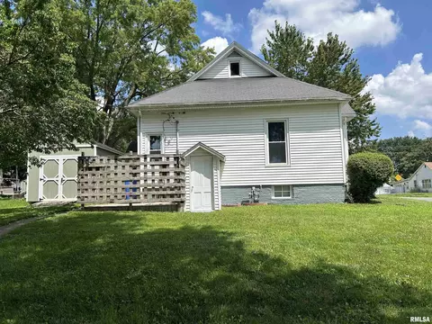 Exterior - 211 S Main St, Athens, IL 62613 photo 3 of 4