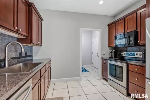 Entry Way - 5405 Biltmore Dr, Springfield, IL 62711 photo 5 of 5