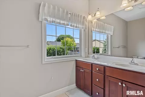 Bath - 5405 Biltmore Dr, Springfield, IL 62711 photo 1 of 1
