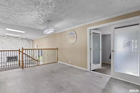 Entry Way - 3360 Carman Ave, Springfield, IL 62703 photo 4 of 4