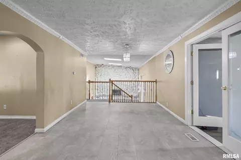 Entry Way - 3360 Carman Ave, Springfield, IL 62703 photo 3 of 4