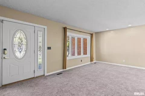 Living - 3360 Carman Ave, Springfield, IL 62703 photo 1 of 9