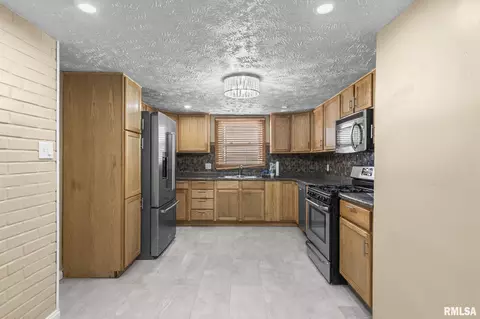 Kitchen - 3360 Carman Ave, Springfield, IL 62703 photo 1 of 2
