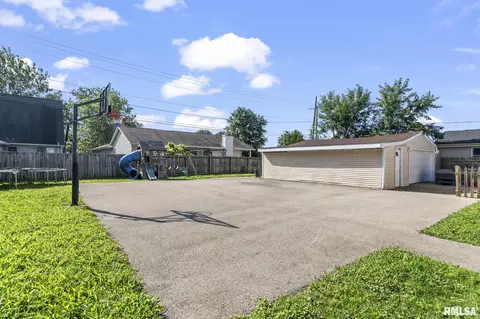 Exterior - 3360 Carman Ave, Springfield, IL 62703 photo 4 of 7