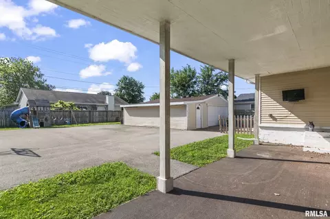 Exterior - 3360 Carman Ave, Springfield, IL 62703 photo 6 of 7