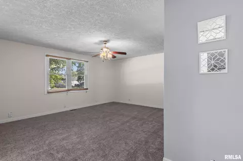 Living - 3360 Carman Ave, Springfield, IL 62703 photo 9 of 9
