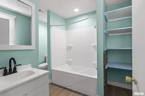 Bath - 3360 Carman Ave, Springfield, IL 62703 photo 4 of 4