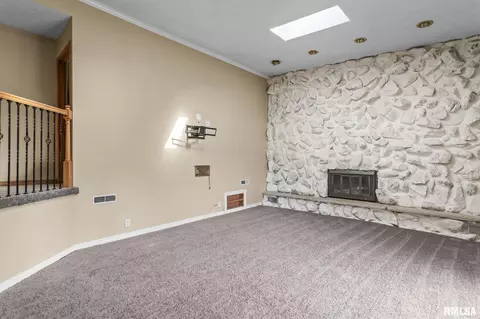 Living - 3360 Carman Ave, Springfield, IL 62703 photo 4 of 9
