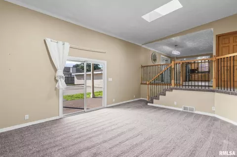 Living - 3360 Carman Ave, Springfield, IL 62703 photo 6 of 9