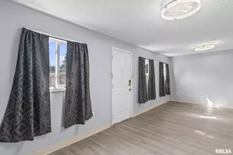 Living - 3360 Carman Ave, Springfield, IL 62703 photo 7 of 9