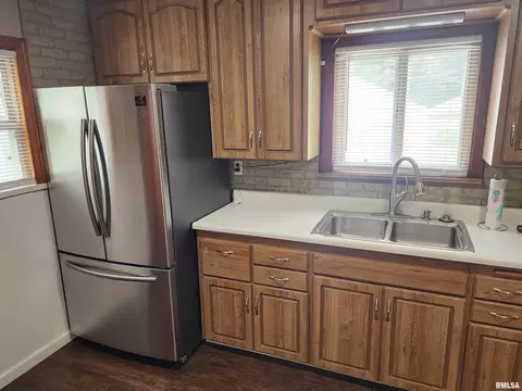 2537 Holmes Ave, Springfield, IL 62704 photo 13