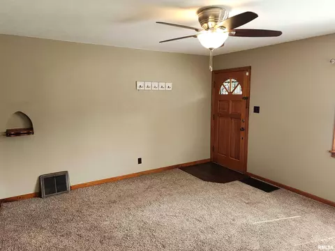 2537 Holmes Ave, Springfield, IL 62704 photo 9