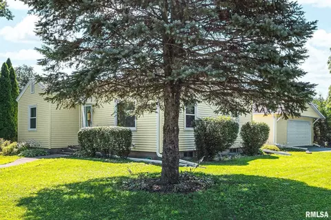 382 W Dayton St, Galesburg, IL 61401