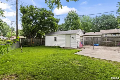Exterior - 9 Claire Dr, Springfield, IL 62702 photo 6 of 7