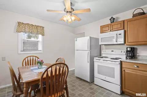 Kitchen - 9 Claire Dr, Springfield, IL 62702 photo 1 of 2
