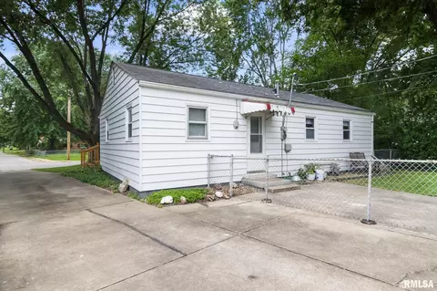 Exterior - 9 Claire Dr, Springfield, IL 62702 photo 2 of 7