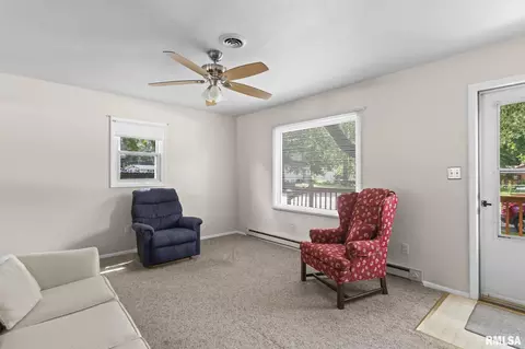 Living - 9 Claire Dr, Springfield, IL 62702 photo 2 of 3