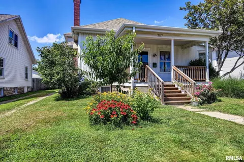 707 W Vine St, Taylorville, IL 62568