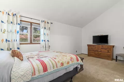 Bedroom - 2828 Crown Pt, Springfield, IL 62704 photo 2 of 14