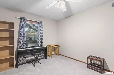 Bedroom - 2828 Crown Pt, Springfield, IL 62704 photo 4 of 14