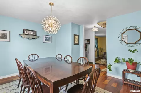 Dining - 2828 Crown Pt, Springfield, IL 62704 photo 2 of 3