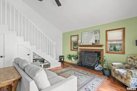 Living - 2828 Crown Pt, Springfield, IL 62704 photo 1 of 4
