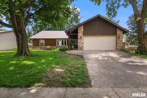 Exterior - 2828 Crown Pt, Springfield, IL 62704 photo 6 of 10