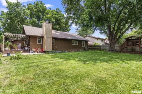 Exterior - 2828 Crown Pt, Springfield, IL 62704 photo 3 of 10