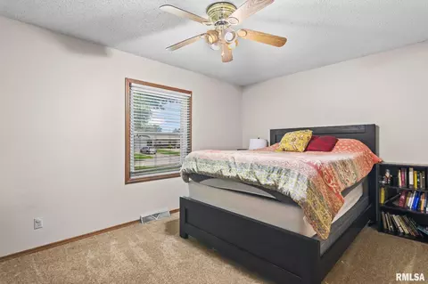 Bedroom - 2828 Crown Pt, Springfield, IL 62704 photo 11 of 14