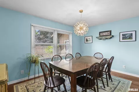 Dining - 2828 Crown Pt, Springfield, IL 62704 photo 1 of 3