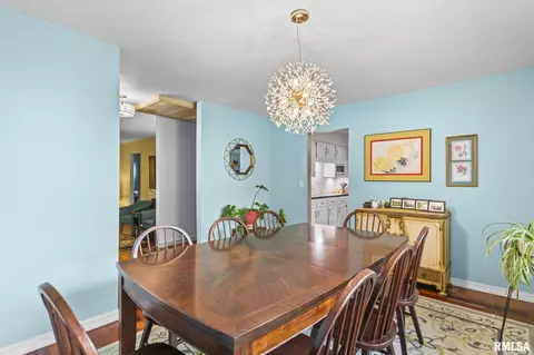 Dining - 2828 Crown Pt, Springfield, IL 62704 photo 3 of 3