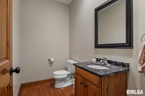 Bath - 3620 Melissa Dr, Springfield, IL 62711 photo 1 of 6