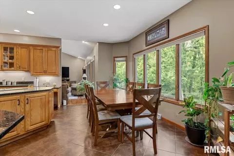 Dining - 3620 Melissa Dr, Springfield, IL 62711 photo 2 of 2