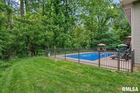Exterior - 3620 Melissa Dr, Springfield, IL 62711 photo 4 of 13