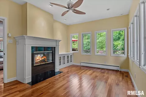 Living - 3620 Melissa Dr, Springfield, IL 62711 photo 5 of 6