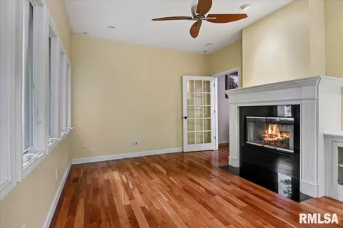 Living - 3620 Melissa Dr, Springfield, IL 62711 photo 6 of 6