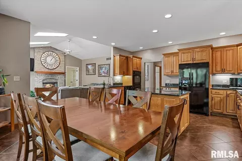 Dining - 3620 Melissa Dr, Springfield, IL 62711 photo 1 of 2