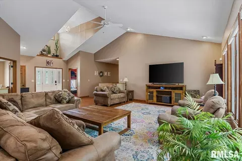 Living - 3620 Melissa Dr, Springfield, IL 62711 photo 2 of 6