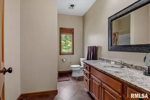Bath - 3620 Melissa Dr, Springfield, IL 62711 photo 5 of 6