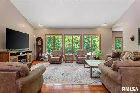 Living - 3620 Melissa Dr, Springfield, IL 62711 photo 1 of 6