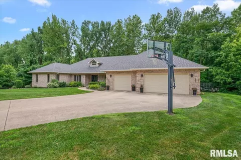 Exterior - 3620 Melissa Dr, Springfield, IL 62711 photo 2 of 13