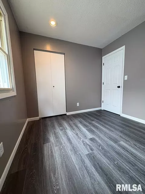 Bedroom - 2043 Scarborough Rd, Springfield, IL 62702 photo 8 of 9