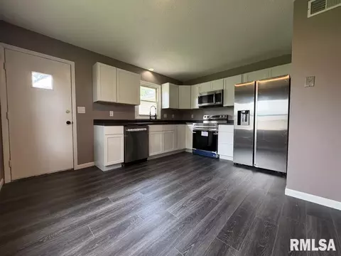 Kitchen - 2043 Scarborough Rd, Springfield, IL 62702 photo 1 of 3