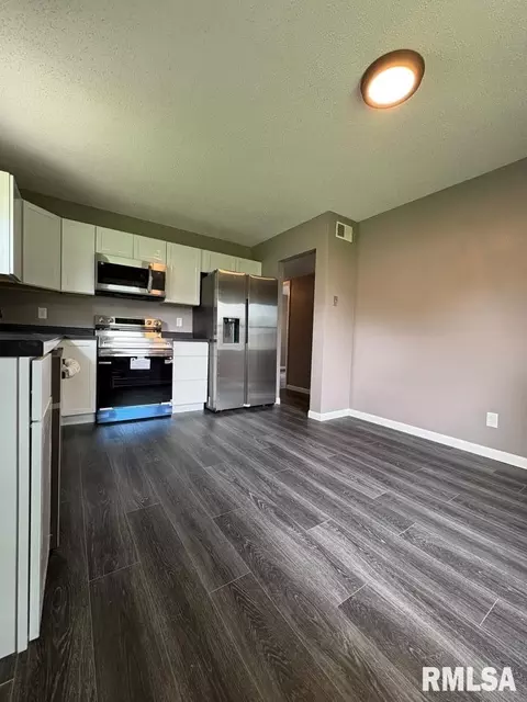 Kitchen - 2043 Scarborough Rd, Springfield, IL 62702 photo 3 of 3