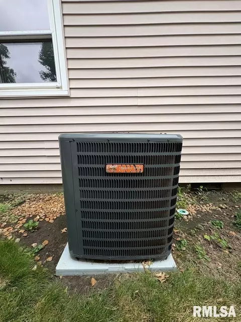 Other - 2043 Scarborough Rd, Springfield, IL 62702 photo 8 of 9