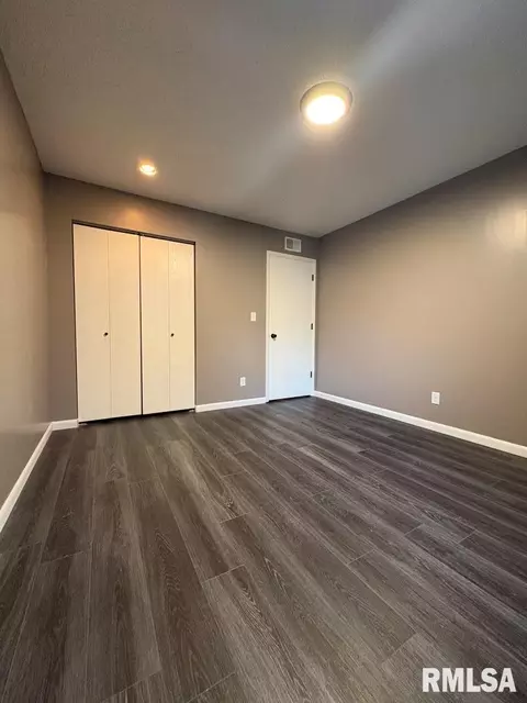 Bedroom - 2043 Scarborough Rd, Springfield, IL 62702 photo 4 of 9